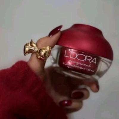 کرم روشن کننده روز صورت و گردن انار مناسب انواع پوست لدورا، 50 میلی لی