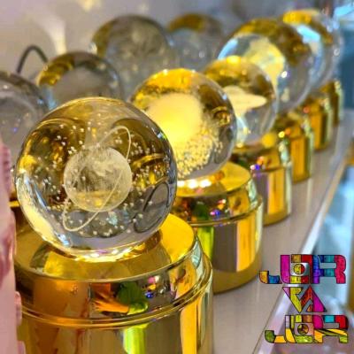 گوی کریستالی با پایه چرخشی و پایه بلند یک عددی طرحهای متنوع