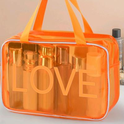 کیف آرایشی سایز بزرگ طرح LOVE