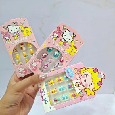 ناخن مصنوعی بچگانه