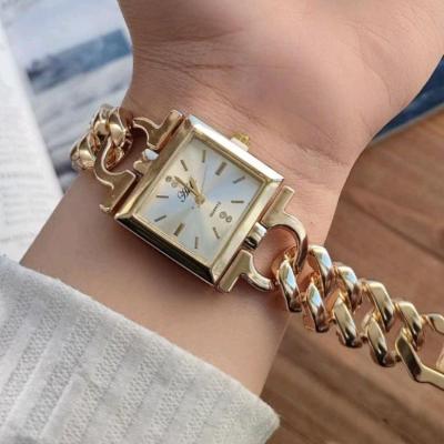 ساعت زنانه و دخترانه قاب مربع