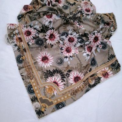 روسری قواره دار دست دوز نخی زنانه