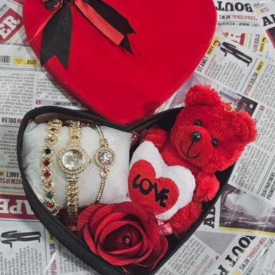 باکس هدیه ساعت و دو عدد دستبند