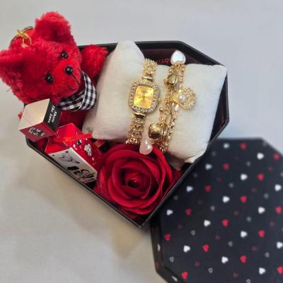 باکس هدیه بهمراه ساعت و دستبند ( ست کامل)