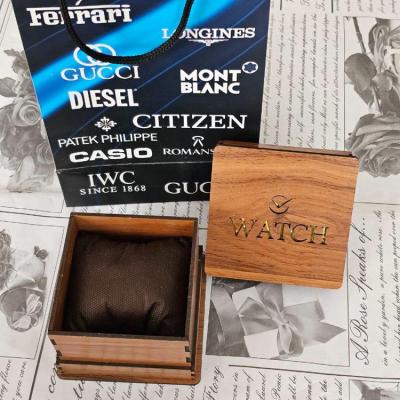 جعبه چوبی و پاکت