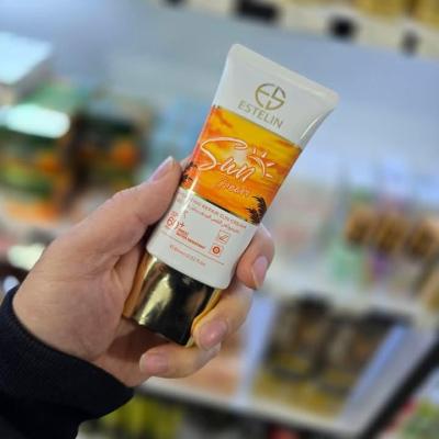 کرم ضد آفتاب مرطوب استلین با هیالورونیک اسید و ویتامین C