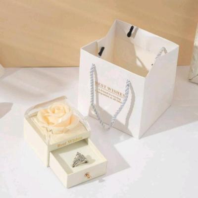 جعبه نیم ستی سفید کشویی رز جاودان با بگ دستی