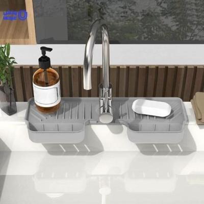 آبگیر دور شیر خورجین دار