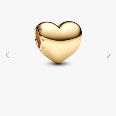 آویز گردنبند و دستبند.