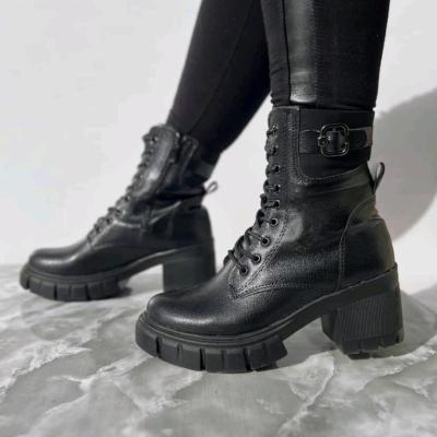 بوت پشت کمربندی و پاشنه دار زنانه