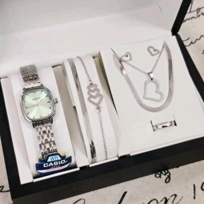 ساعت زنانه و دخترانه کاسیو صفحه مربعی Casio