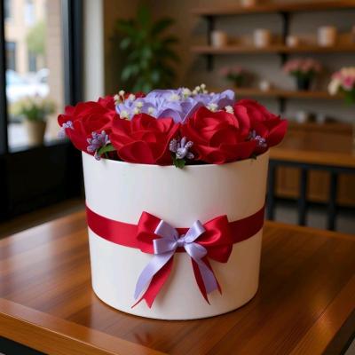 باکس گل ربانی گل رز یاسی و زرشکی مناسب هدیه، روز مرد، روز پدر، ولنتاین