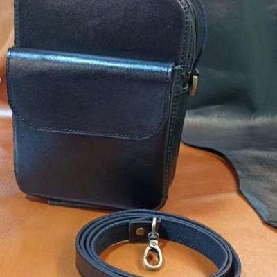 کیف دوشی مردانه، چرم طبیعی