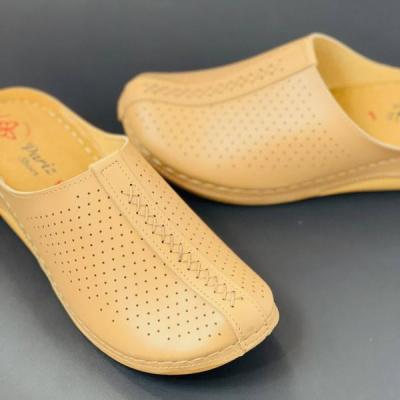 صندل طبی زنانه جلو بسته مدل لاله کد 101رنگ کرم