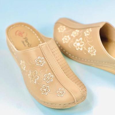 صندل طبی زنانه جلو بسته مدل لاله کد 102رنگ کرم