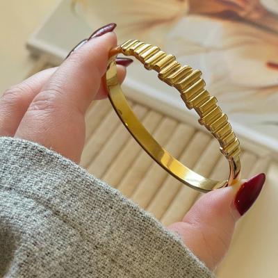 بنگل خطی طلایی استیل