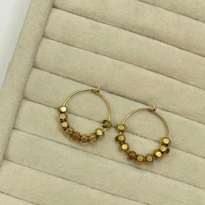 گوشواره حلقه ای مهره ای