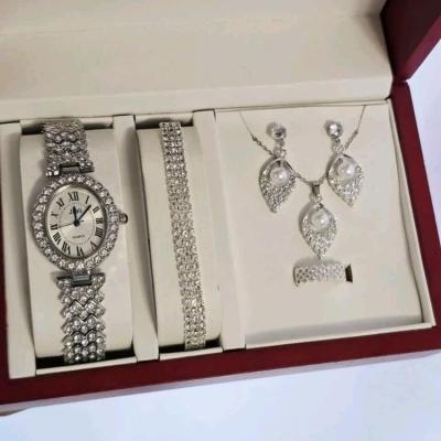 ساعت زنانه و دخترانه قفل تاشو فلزی