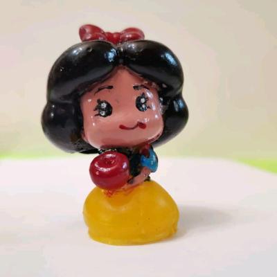 مجسمه ی رزینی کیوت مینی سفید برفی