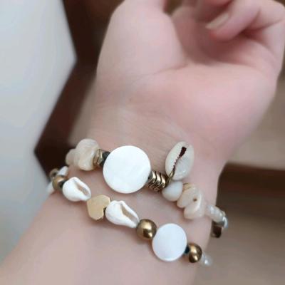 دستبند تابستونی با سنگ صدف و آویز صدف طبیعی