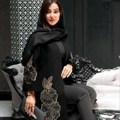 مانتو مجلسی مخمل شنل گلدوزی مدل گلرخ بادوسایزبندی