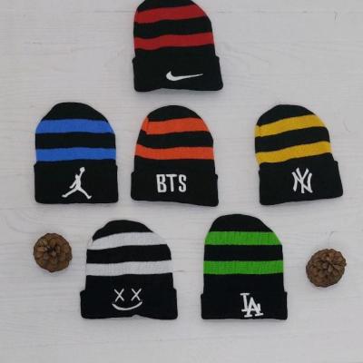 کلاه بافت راه راه