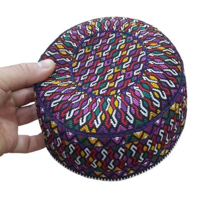 کلاه سنتی ترکمن تایخه با طرح سوزندوزی کرد نقش