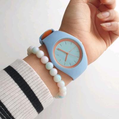 ساعت دخترانه ژاپن گلد پاستیلی آبی همراه با دستبند