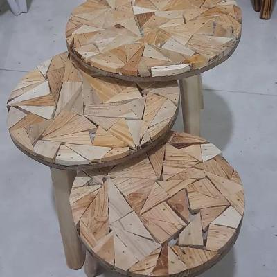 استند سه تیکه چوبی با رنگ دلخواه بین اسلایدها