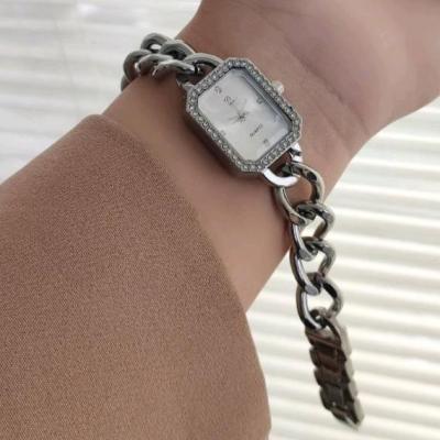 ساعت مچی زنانه کارتیر نقره ای