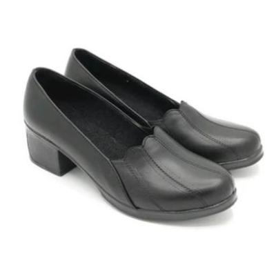 کفش زنانه پاشنه دار چرم طبی مدل هلالی راحت، شیک و مناسب پنجه پهن