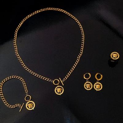 سرویس کامل از برند ورساچ