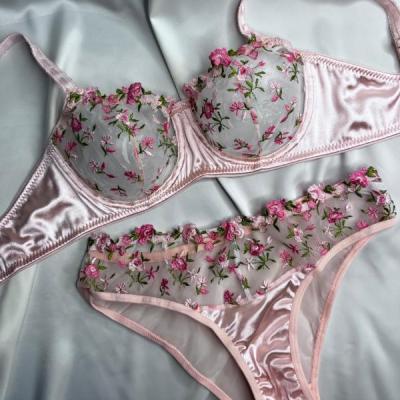 ست شکوفه صورتی انوشه گلدوزی شده