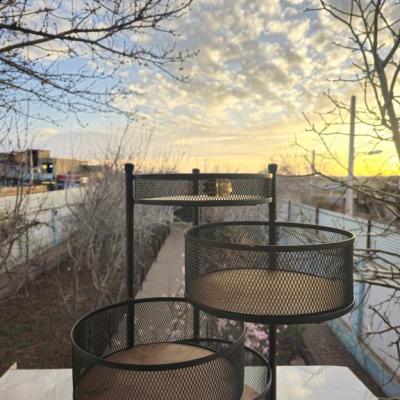 جاپیازی جا‌میوه‌ای چهارطبقه فلزی رنگ کوره مشکی ایران ظروف متحرک و گردون