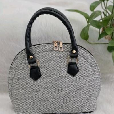 کیف زنانه چرم طرح کنفی ارسال رایگان حتما موجودی بگیرید قبل از ثبت