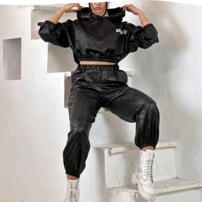 نیم تنه کراپ شلوار چرم وکسی