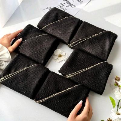 شال پلیسه مشکی دور زنجیری