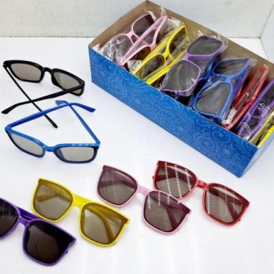 عینک مربع رنگی