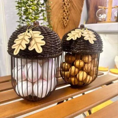 سبدطرح بلوط نگهدارنده گردو .تنقلات .تخم مرغ