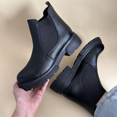 نیم بوت زنانه دوبغل کش مدل برشکا رنگ مشکی سایزبندی 37 تا 40