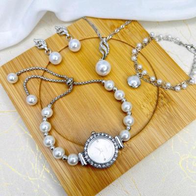 ساعت مچی زنانه مرواریدی