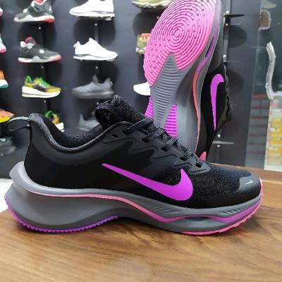 کفش نایک لبخندی