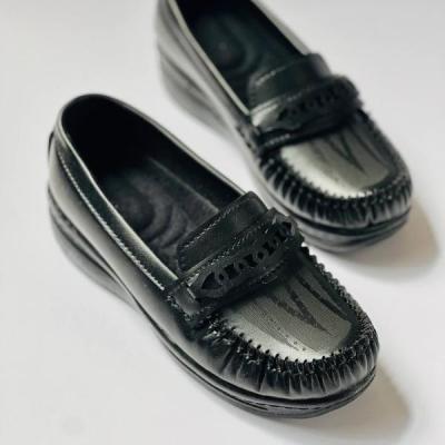 کفش طبی زنانه مدل زنجیری