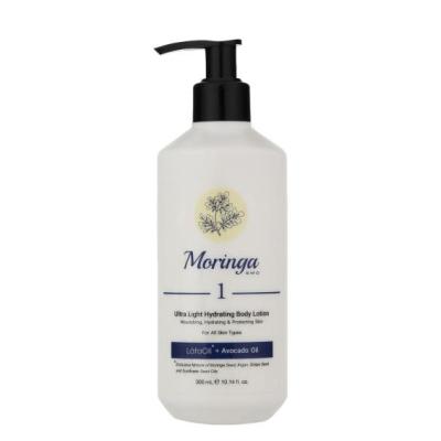 لوسیون بدن فوق سبک و آبرسان مورینگا مناسب انواع پوست