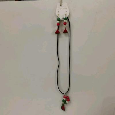 نیم ست گردنبند و گوشواره یلدایی طرح هندوانه دستساز با بند چرمی