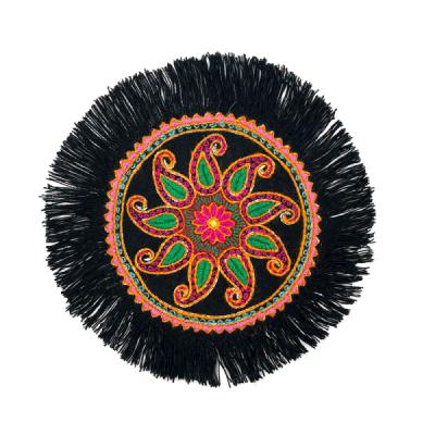 رومیزی پته دوزی طرح جقه رنگ مشکی 20 سانتی