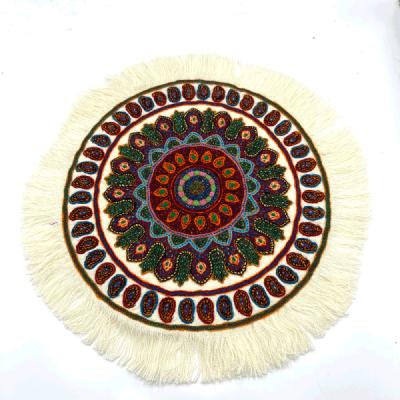 رومیزی پته دوزی گرد رنگ سفید مدل جقه 45 سانتی