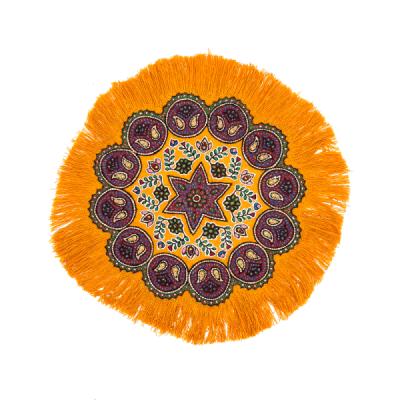 رومیزی پته دوزی گرد رنگ شتری مدل قهر و آشتی 45 سانتی