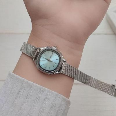 ساعت شرکتی والار زنانه و دخترانه walar