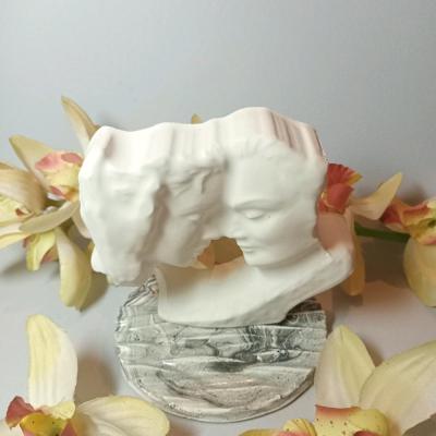 مجسمه رومئو و ژولیت سنگی